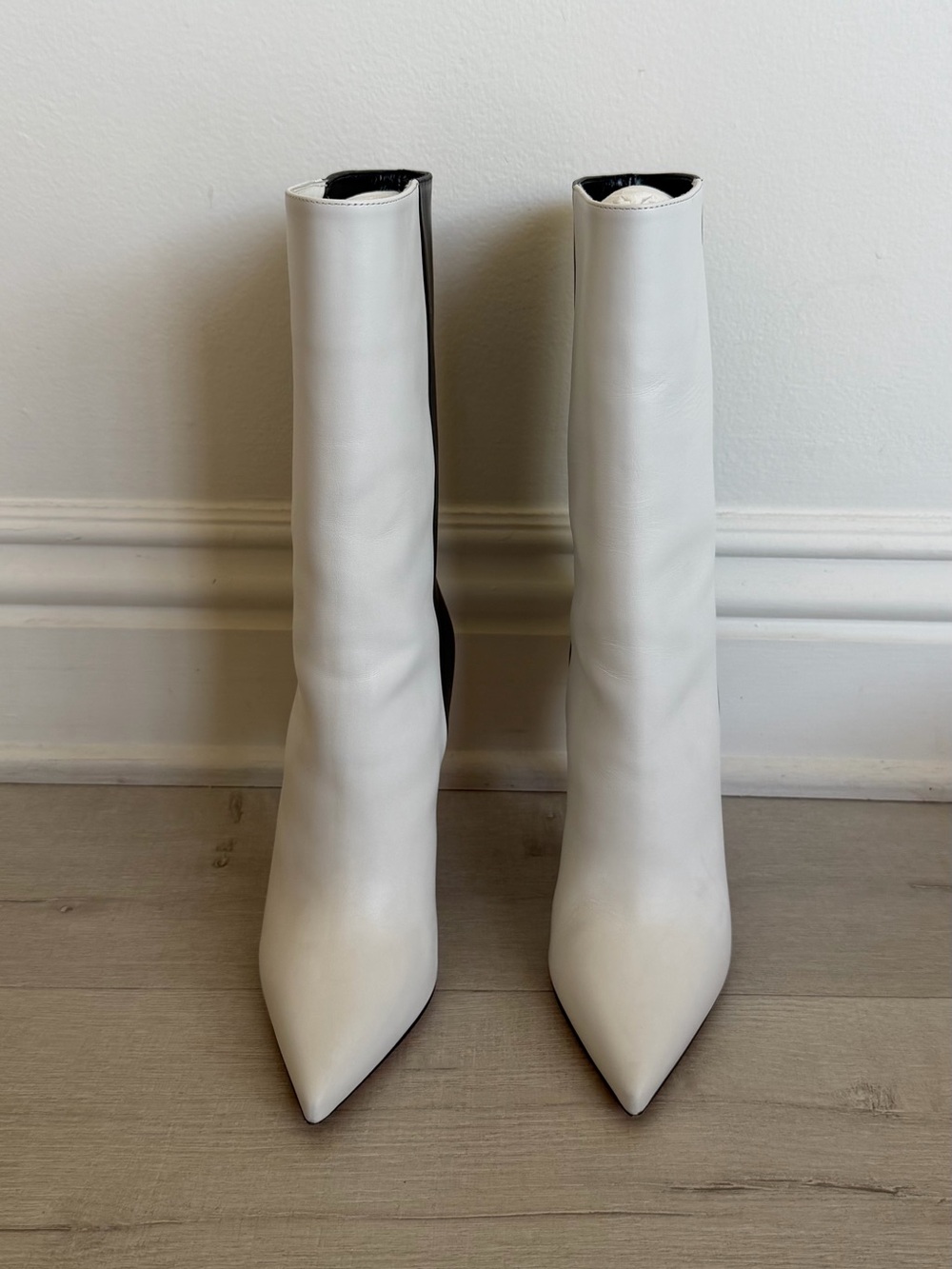 Louboutin Astrilarge 100mm Two-Tone Leather Ankle Boots - Picture 8 of 12